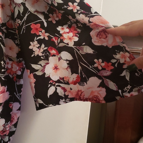 Cold Shoulder Top - Picture 3 of 3